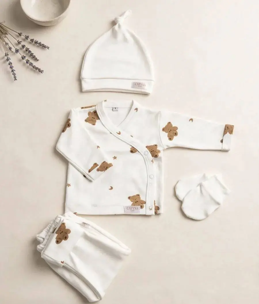Set primera muda algodón ositos: gorrito, camisita, pantalón y mitones